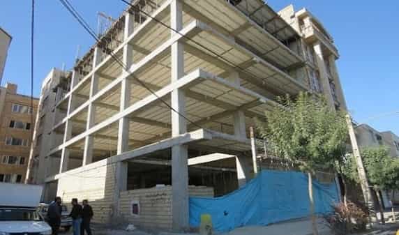 ساخت و ساز غیرمجاز و تخلف ساختمانی در قالب تراکم فروشی در کلانشهرها از جمله تبریز که حاصل زیاده‌خواهی و طمع برخی از انبوه سازان است، به دغدغه‌ای برای مدیران شهری و مسوولان تبدیل شده و حل این معضل ادامه دار، نیازمند ارایه راهکاری اساسی و همت دستگاه‌های مسوول است.