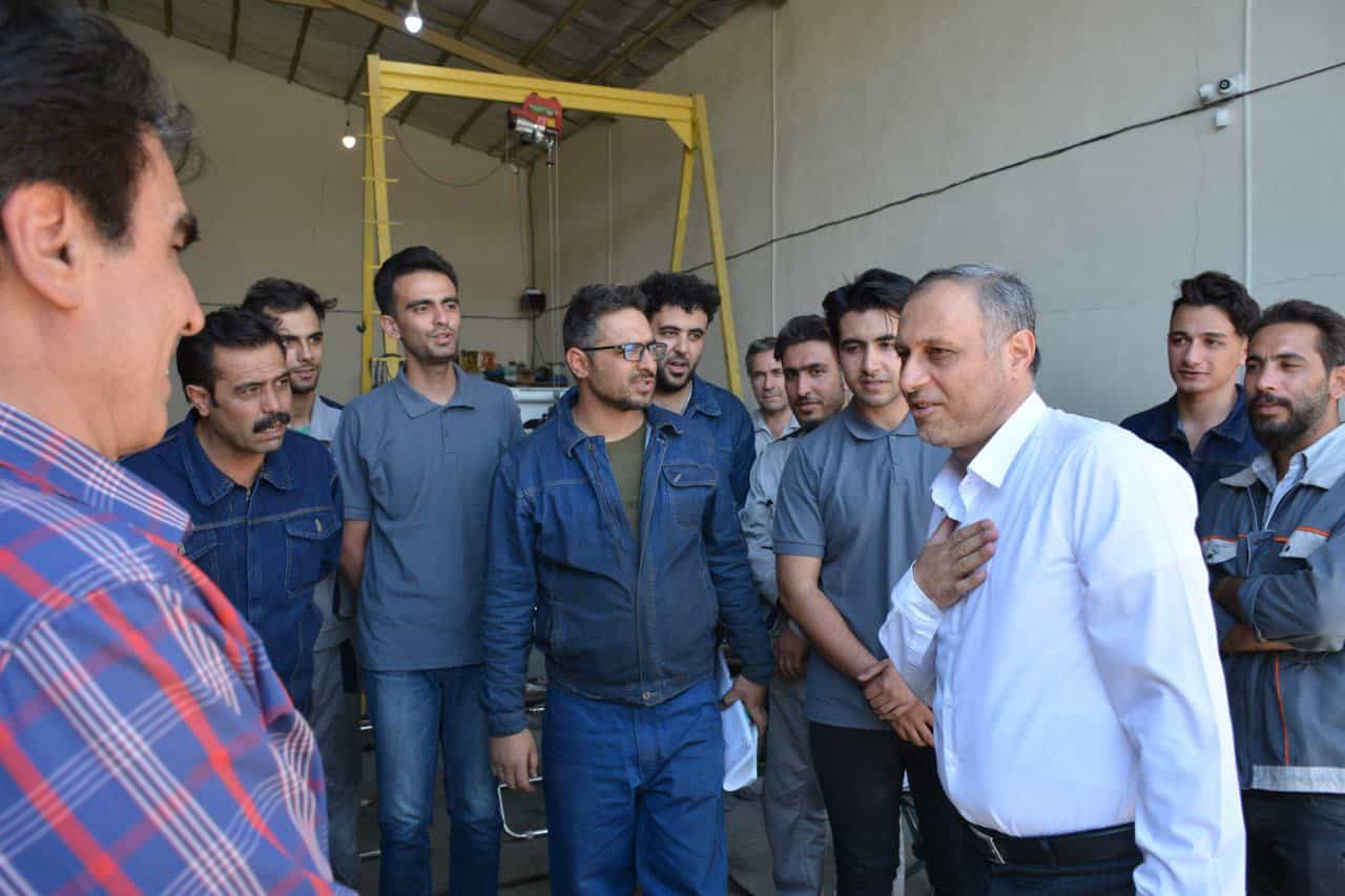 بازدید رئیس سازمان صمت از اولین تولید کننده بیل مکانیکی در تبریز
