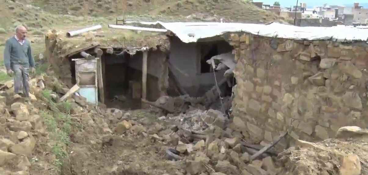 تخریب کامل سه واحد مسکونی در زلزله سراب و میانه