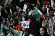 دختران نوجوان اورمیه(نسل z)؛‌ تلفیقی از فریاد «آذربایجان» و پرچم «کره جنوبی»‌