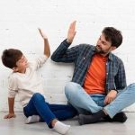 ۱۰ کاری که والدین باید برای ساختن یک فرد بالغ از فرزند خود انجام دهند
