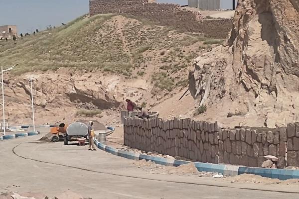 پیشرفت فیزیکی 60 درصدی احداث دیوار حائل سنگی باغ موزه دفاع مقدس
