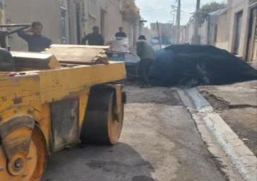 تداوم عملیات آسفالت ریزی در کوی برادران