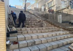 اجرای طرح ایمن سازی معابر شیب دار منطقه 10 در راستای بهبود کیفیت زندگی شهروندان