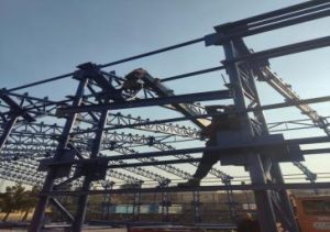 پروژه 280 میلیارد ریالی سالن ورزشی چند منظوره واقع در پارک پلیس وارد مرحله نصب قطعات فلزی شد