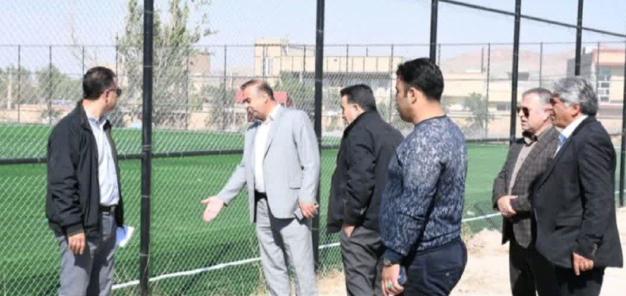 چمن مصنوعی ورزشگاه تختی باسمنج تکمیل می‌شود