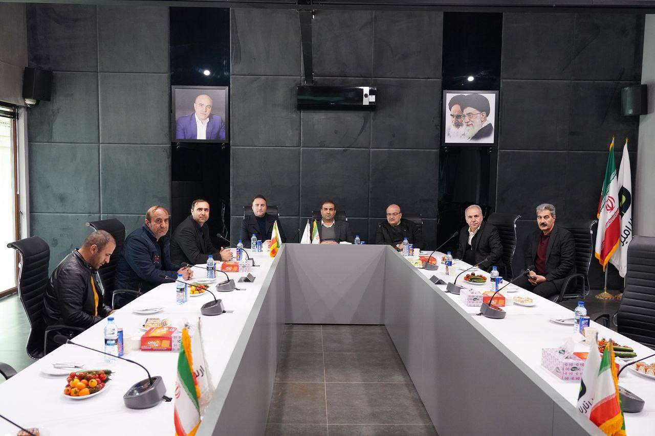 سرمایه گذاران سرداران جبهه اقتصادی کشور هستند