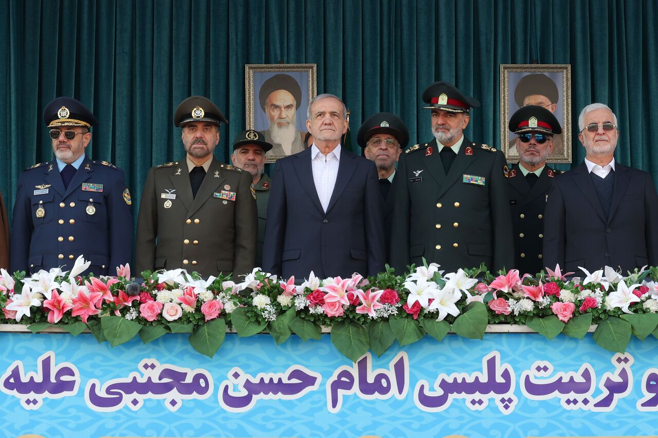 پزشکیان: نیروهای مسلح زینت و دژ محکم جامعه هستند