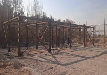 اجرای پروژه ۲۸۶ ریالی سالن ورزشی لاله غربی وارد مرحله نصب اسکلت فلزی شد