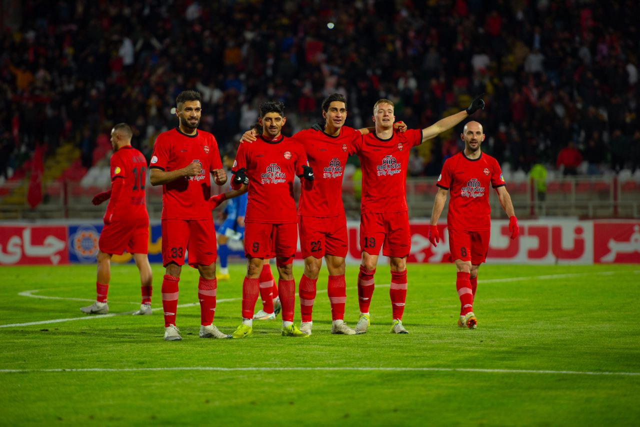 تراکتور و رویای شیرین قهرمانی/خیلی دور خیلی نزدیک