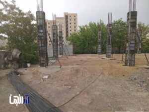 تداوم احداث فرهنگسرای شمس آباد توسط شهرداری منطقه 2 در مرحله قالب بندی تیرها