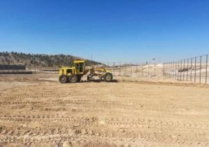 تداوم عملیات احداث اولین زمین فوتبال ساحلی در ورزشگاه یادگار امام ( ره )