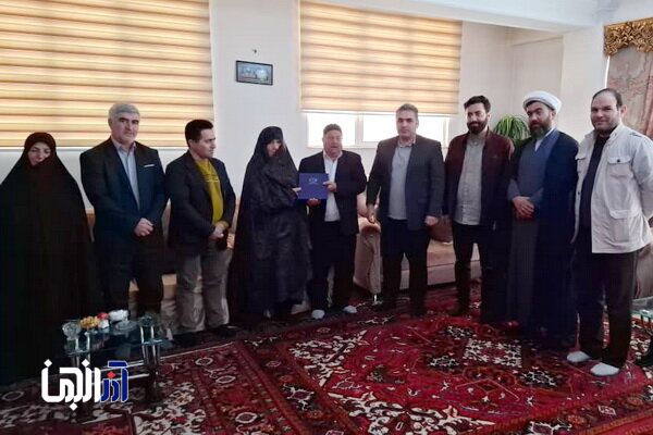 تقدیر شهردار منطقه ۵ از خانواده شهید صمد اسدپور