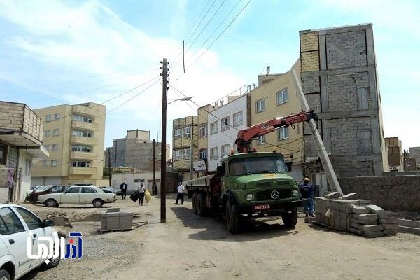 آغاز جابجایی تیرهای برق در پروژه مسیرگشایی خیابان شهید بی‌مثل