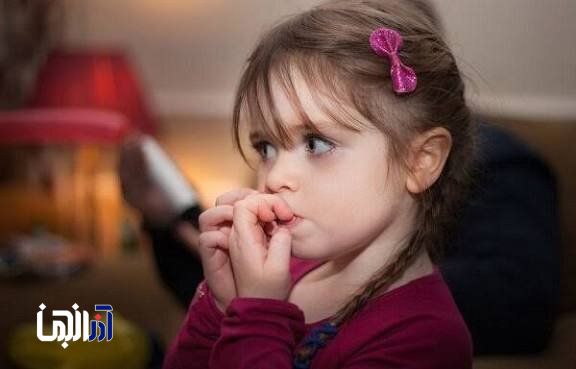 چرا کودکان ناخن می‌جوند؟