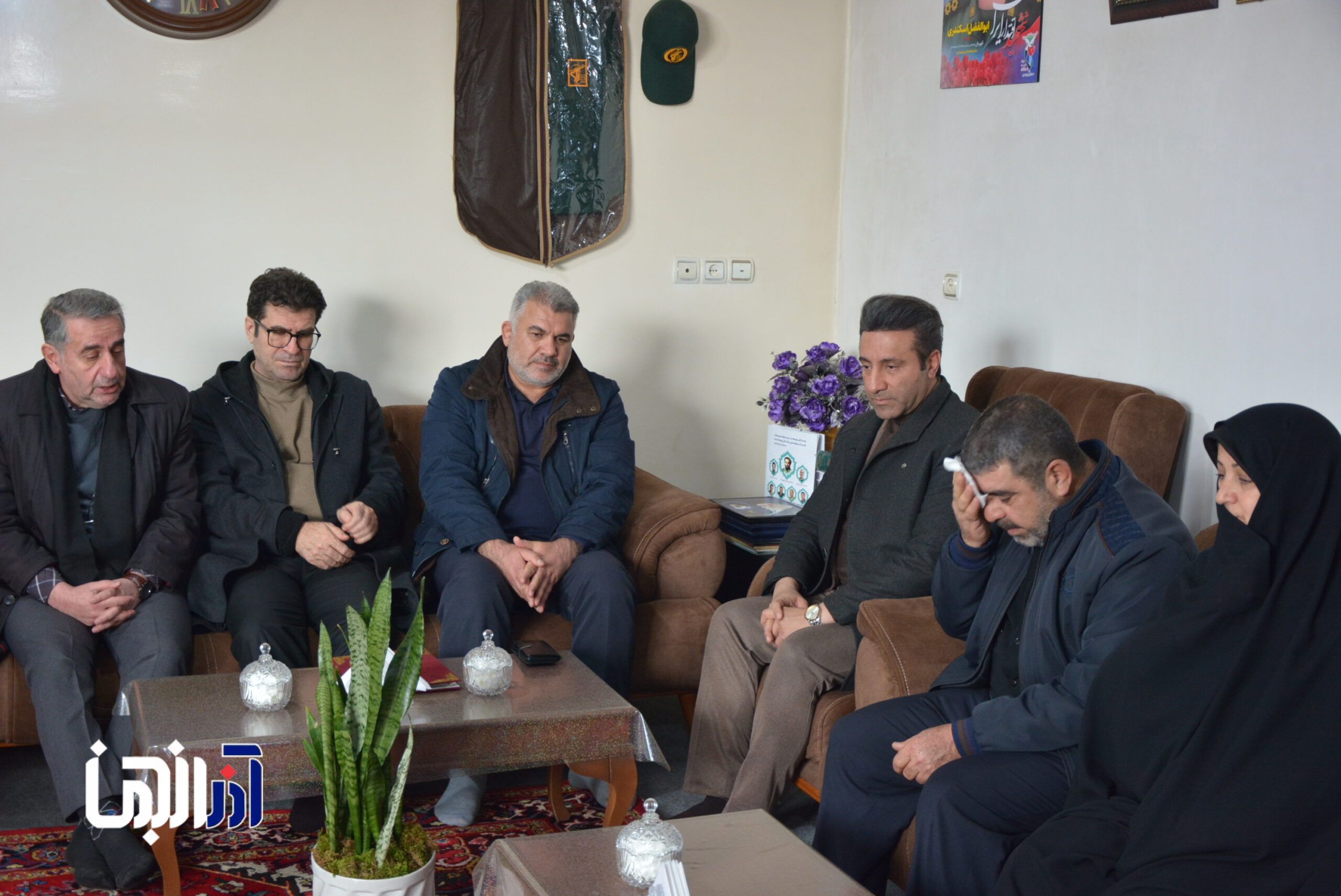 دیدار معاون حمل ونقل شهردار، مدیر عامل عامل سازمان مدیریت ومهندسی شبکه حمل ونقل شهرداری تبریز به همراه جمعی از معاونین ومدیران سازمان از خانواده شهید مقاومت ابوالفضل اسکندری