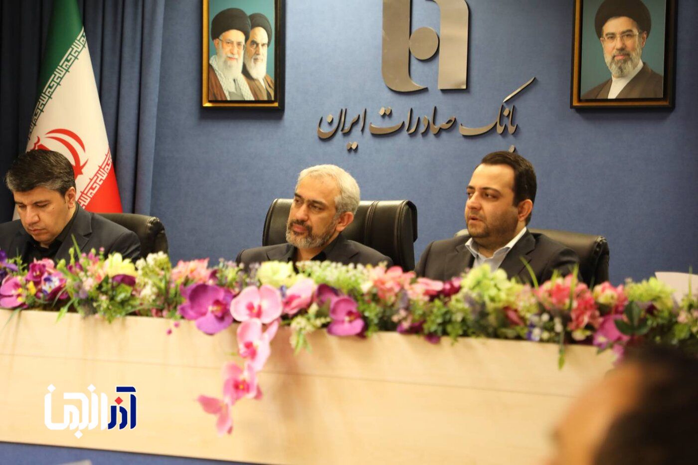 آیین تودیع ومعارفه مدیرعامل بانک صادرات با حضور وزیر اقتصاد برگزار شد