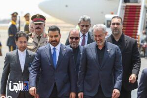 نخست‌وزیر عراق با استقبال وزیر اقتصاد وارد تهران شد