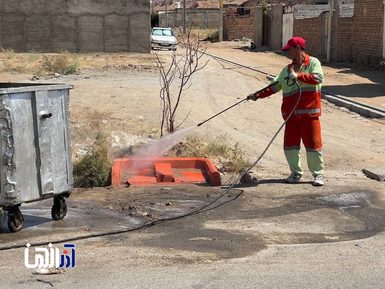 شستشو و ضدعفونی باکس‌های جمع‌آوری زباله در آناخاتون و مایان