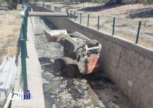عملیات لایروبی و پاکسازی کانال رواسان در منطقه ۷ تبریز