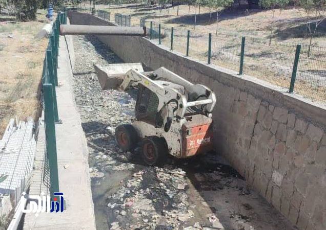 عملیات لایروبی و پاکسازی کانال رواسان در منطقه ۷ تبریز